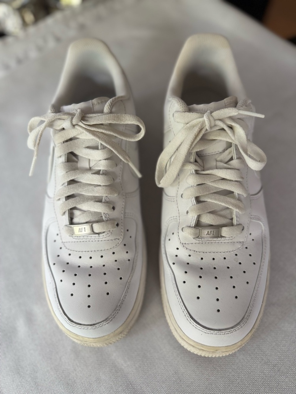 Men’s Nike White Low-Top Leather Sneakers size 10